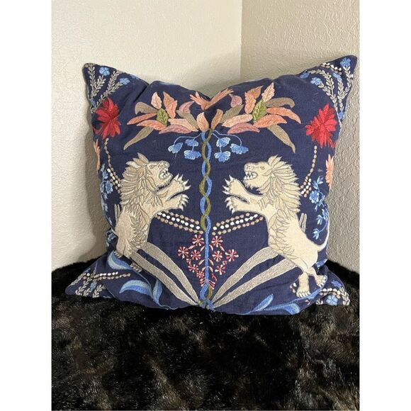 New Williams Sonoma LIONHEART Embroidered Velvet Applique Pillow Cover 22x22